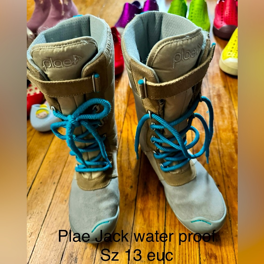 Plae waterproof insulated boots